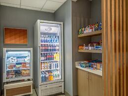 Holiday Inn Express & Suites Greensboro-(I-40 Wendover) by IHG