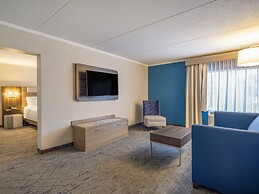 Holiday Inn Express & Suites Greensboro-(I-40 Wendover) by IHG