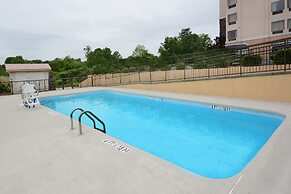 Holiday Inn Express & Suites Greensboro-(I-40 Wendover) by IHG