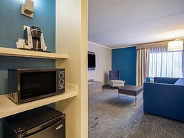 Holiday Inn Express & Suites Greensboro-(I-40 Wendover) by IHG