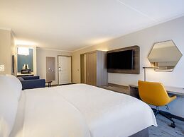 Holiday Inn Express & Suites Greensboro-(I-40 Wendover) by IHG