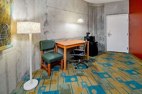 La Quinta Inn & Suites by Wyndham Irvine Spectrum