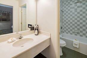 La Quinta Inn & Suites by Wyndham Irvine Spectrum
