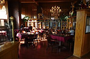 University Square Hotel