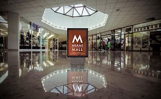 DoubleTree by Hilton Hotel Miami Airport & Convention Center