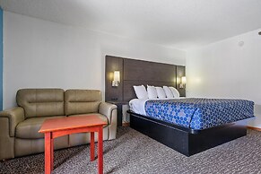 Chicago Club Inn & Suites