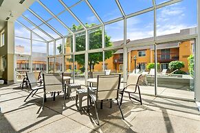 Chicago Club Inn & Suites