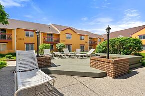 Chicago Club Inn & Suites