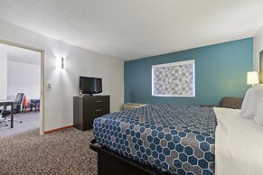 Chicago Club Inn & Suites