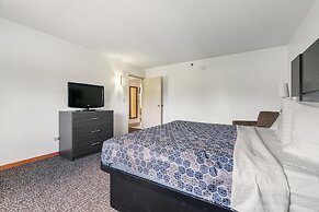 Chicago Club Inn & Suites