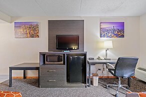 Chicago Club Inn & Suites