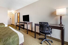 Quality Inn & Suites Escanaba North