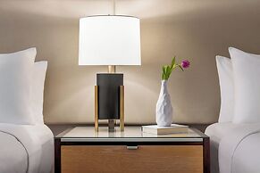 Crowne Plaza Edison by IHG