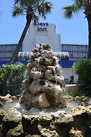 Days Inn by Wyndham Panama City Beach/Ocean Front
