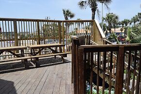 Days Inn by Wyndham Panama City Beach/Ocean Front