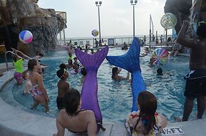 Days Inn by Wyndham Panama City Beach/Ocean Front