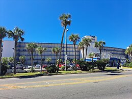 Days Inn by Wyndham Panama City Beach/Ocean Front