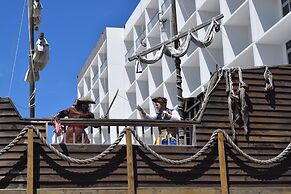 Days Inn by Wyndham Panama City Beach/Ocean Front