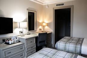 Riverside Lodge Hotel