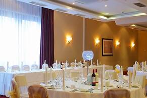 Riverside Lodge Hotel