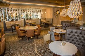 Riverside Lodge Hotel