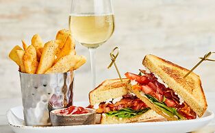 Courtyard by Marriott Dallas Arlington/Entertainment Dist