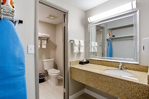 Orangewood Inn & Suites Kansas City Airport