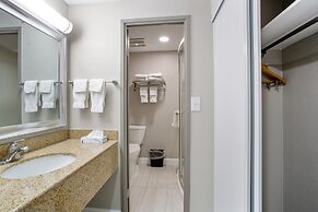 Orangewood Inn & Suites Kansas City Airport