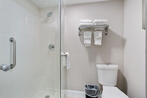 Orangewood Inn & Suites Kansas City Airport