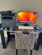 Orangewood Inn & Suites Kansas City Airport