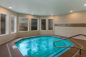 Orangewood Inn & Suites Kansas City Airport