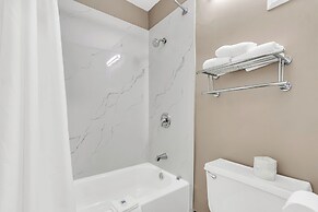 Motel 6 Summerville, SC – Azalea Square