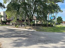 Motel 6 Summerville, SC – Azalea Square