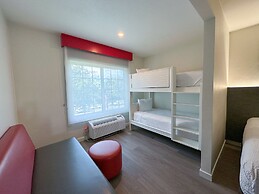 Ramada by Wyndham Anaheim Convention Center