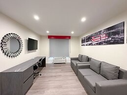 Ramada by Wyndham Anaheim Convention Center