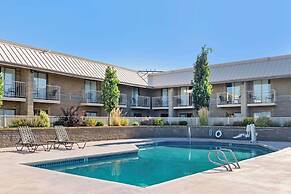 Best Western Plus Ahtanum Inn