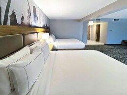 DoubleTree by Hilton St. Louis Airport