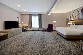 DoubleTree by Hilton St. Louis Airport