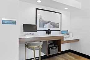 La Quinta Inn & Suites by Wyndham Santa Cruz