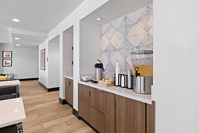 La Quinta Inn & Suites by Wyndham Santa Cruz