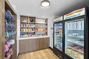 La Quinta Inn & Suites by Wyndham Santa Cruz