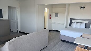 MC Pacific Inn & Suites