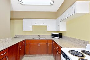 MC Pacific Inn & Suites