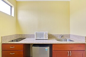 MC Pacific Inn & Suites