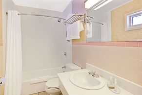 Travelodge by Wyndham Rapid City