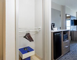 Holiday Inn Express & Suites Oceanfront by IHG