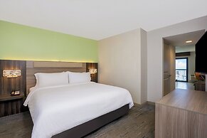 Holiday Inn Express & Suites Oceanfront by IHG
