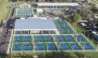 Holiday Inn Express & Suites Oceanfront by IHG