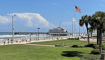 Holiday Inn Express & Suites Oceanfront by IHG