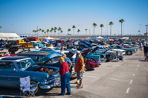 Holiday Inn Express & Suites Oceanfront by IHG